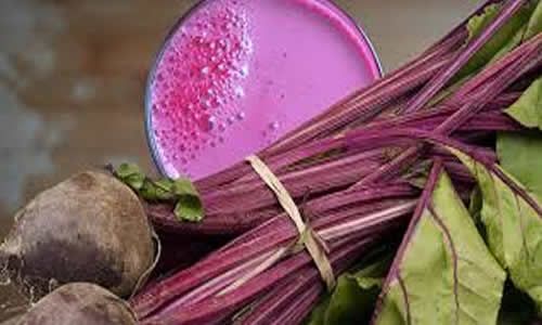 foto jugo de planta remolacha 